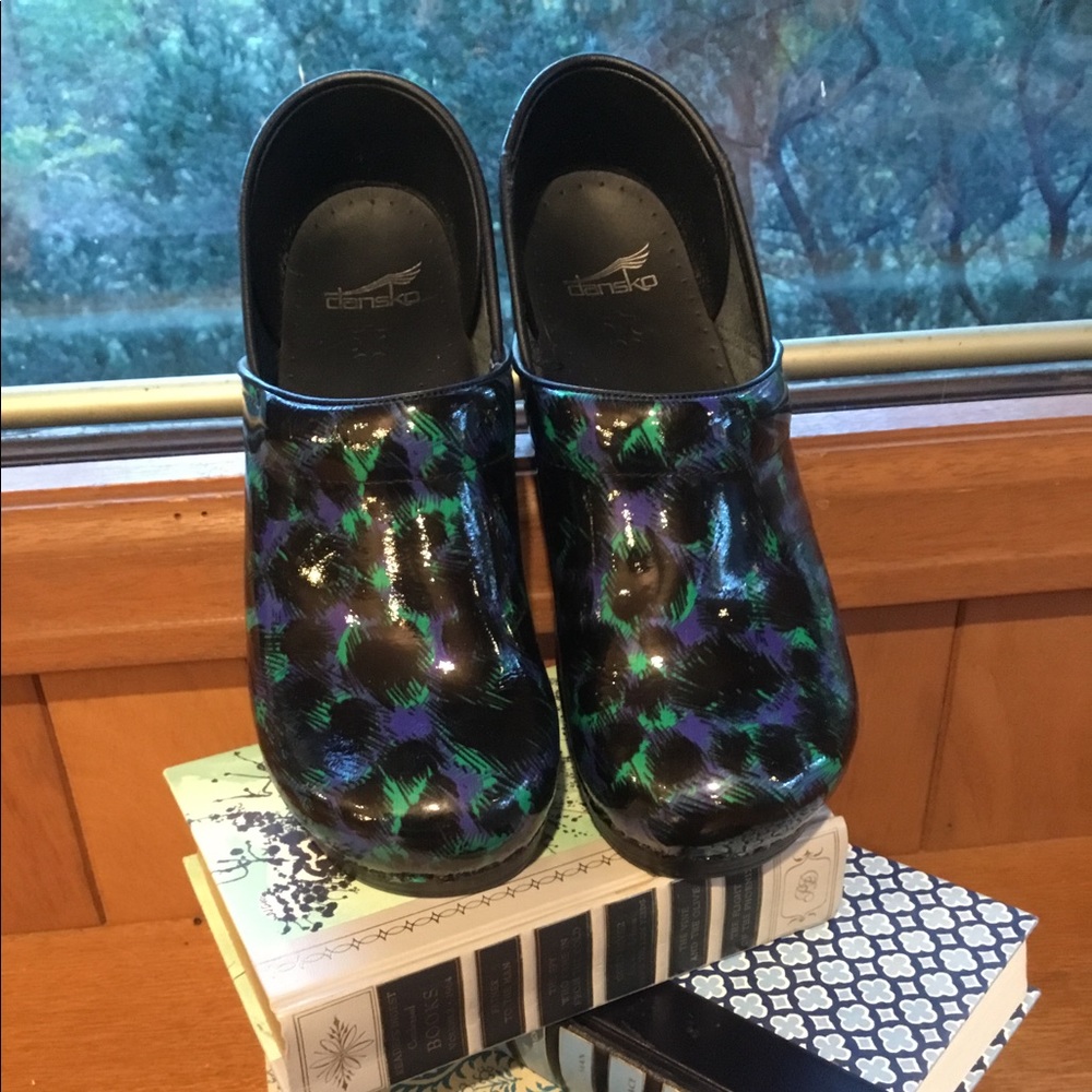 Dansko Women's LT Professional Plume Patent Leather Clog